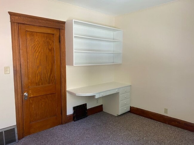 Building Photo - 214 N Bowen St