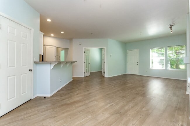 Building Photo - Low maintenance condo living in DuPont