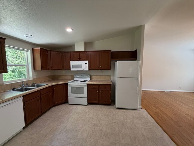 Building Photo - Peaceful Living – 3 Bedroom, 2 Bath Single-Family Home