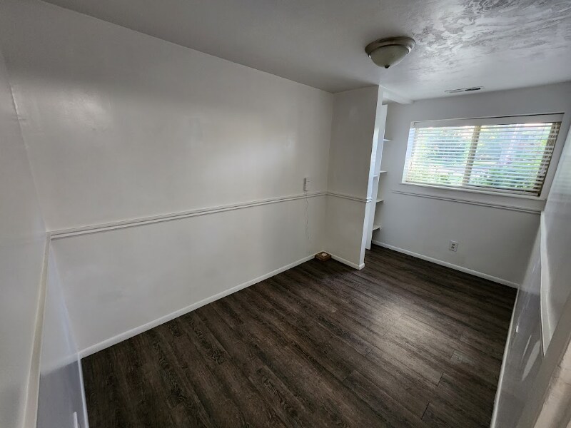 Building Photo - 605 E 9670 S