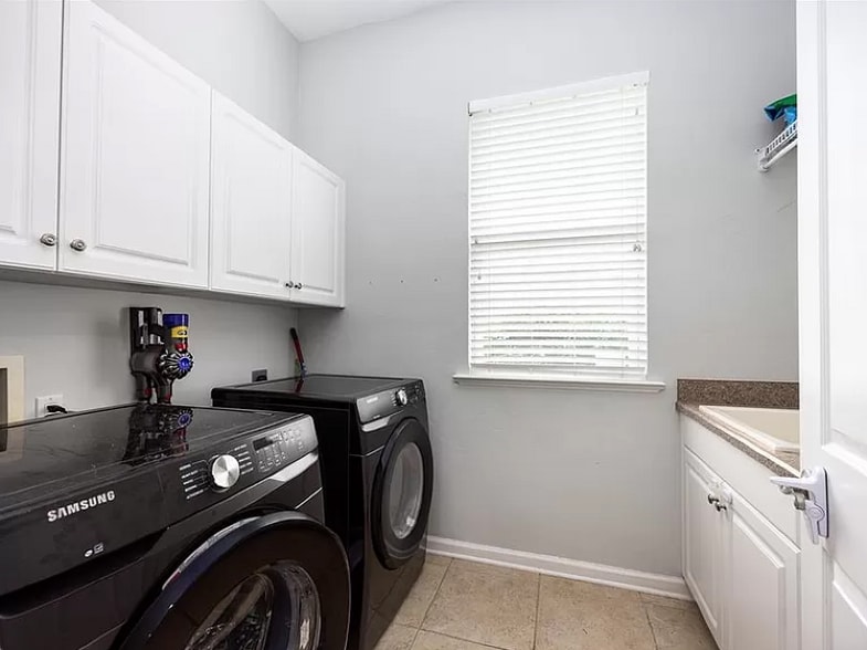 Building Photo - 3833 SW 91st Dr