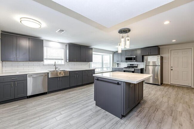 Building Photo - 5716 Alvarado Dr