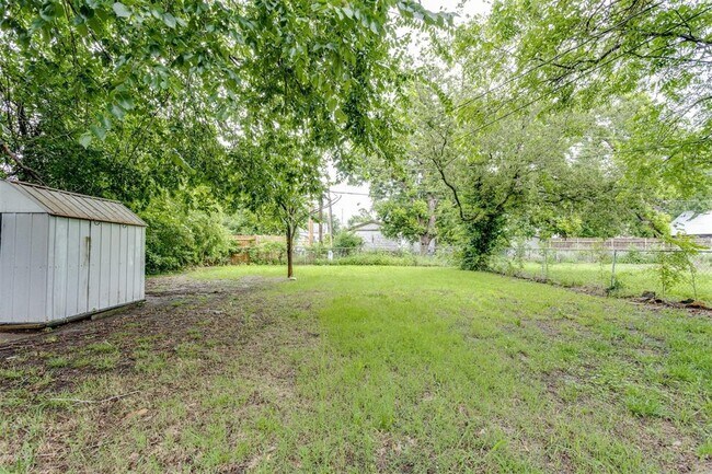 Building Photo - 516 E Rickenbacker Dr