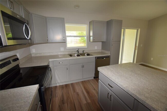 Building Photo - 21 Olive Cir