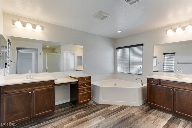 Building Photo - 6632 Ditmars St