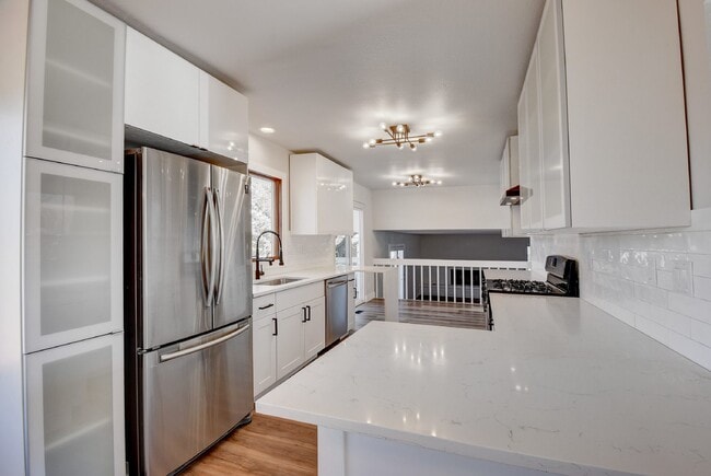 Building Photo - Willow Creek Home 4BR/3BA with attached 2 car garage! AVAIL 7/15/26