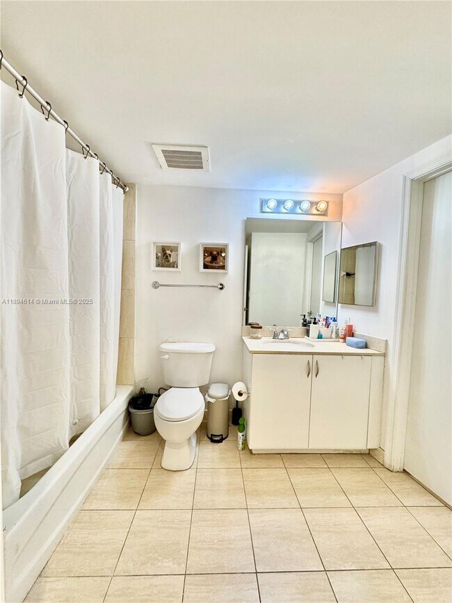 Building Photo - 1750 N Bayshore Dr