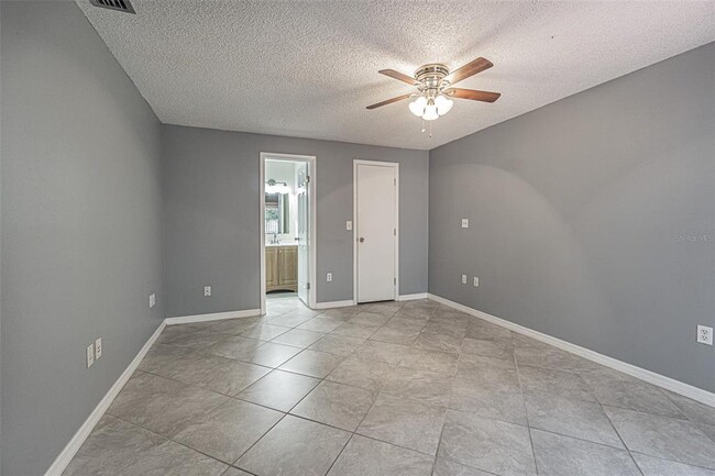 Building Photo - 1529 Larkin Rd