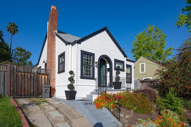Building Photo - 2542 Wilbur St