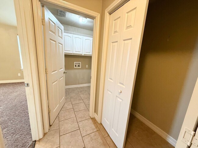 Building Photo - 8340 Stonebridge Way