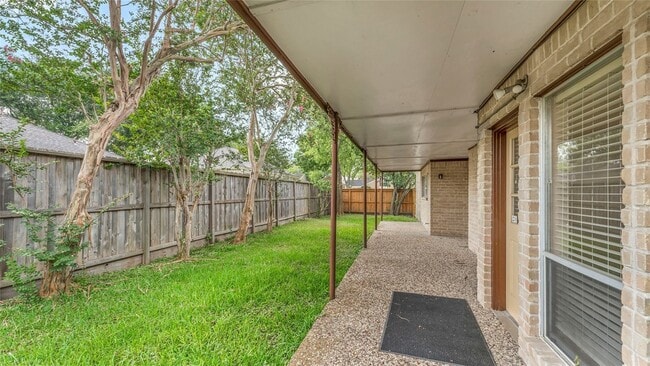 Building Photo - 10919 Paulwood Dr