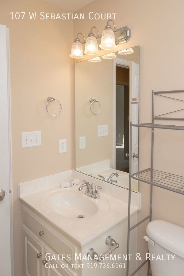 Building Photo - 107 W Sebastian Ct