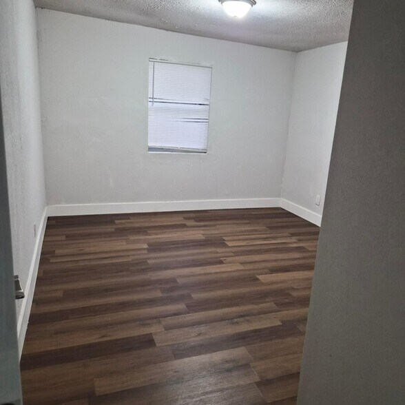 Building Photo - 5311 NE 10th Ave