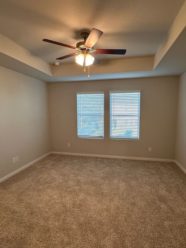 Building Photo - Gorgeous Luxury 3/2.5 Home