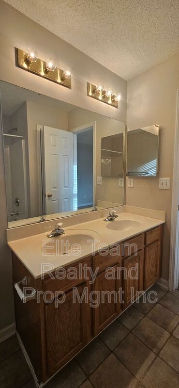 Building Photo - 6807 Juniper Tree St