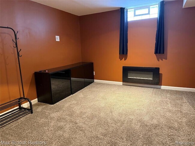 Building Photo - 3602 Elmhurst Ave