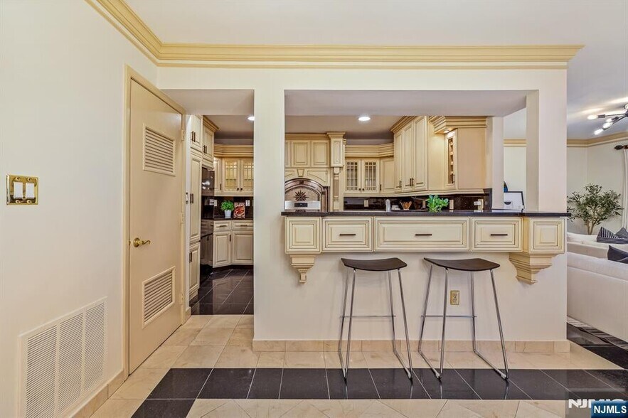 Building Photo - 750 Mainsail Ln