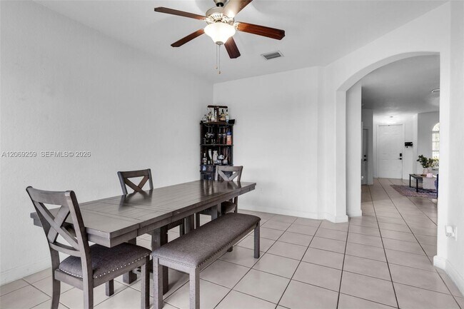 Building Photo - 2583 SE 13th Ct