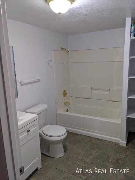 Building Photo - 13917 E Oxford Pl