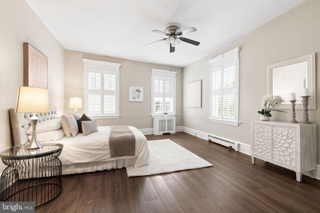 Building Photo - 858 S Front St