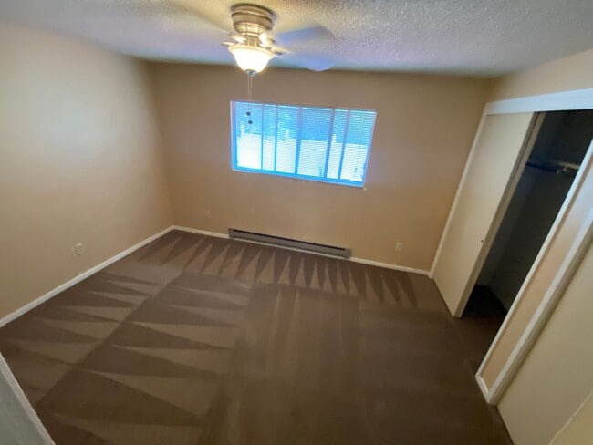 Building Photo - Two Bedroom Town Home on Florida Rd.