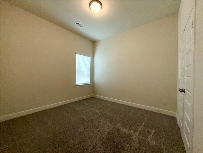 Building Photo - 1804 Welker Dr