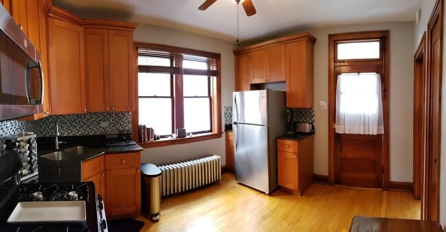 Building Photo - Historic 3 Bedroom in Portage Park