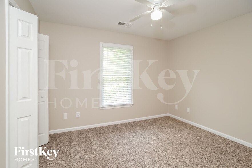 Building Photo - 522 S Fortune Way