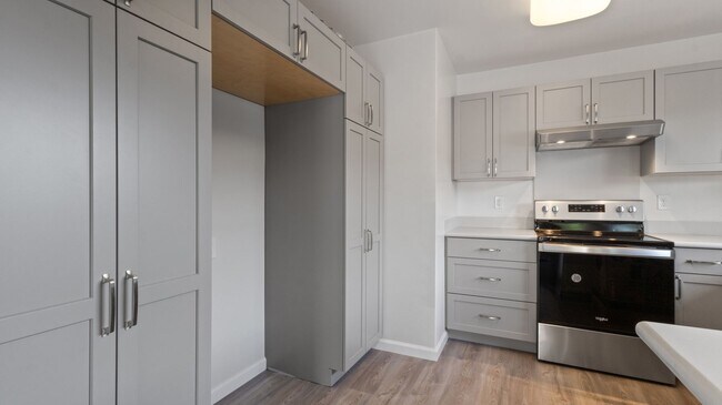 Building Photo - Move-In Ready 2BR/1BA in Waimalu, Aiea – Minutes from Pearl Harbor & Pearlridge