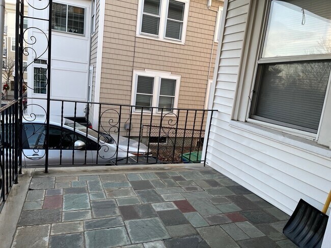 Building Photo - 8 Hill St