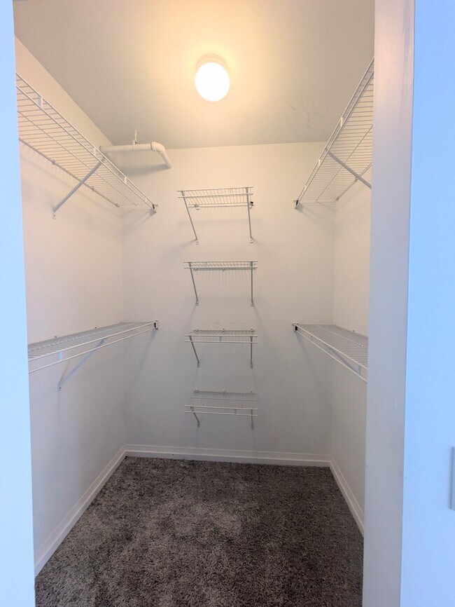 Building Photo - 33 W Ontario St