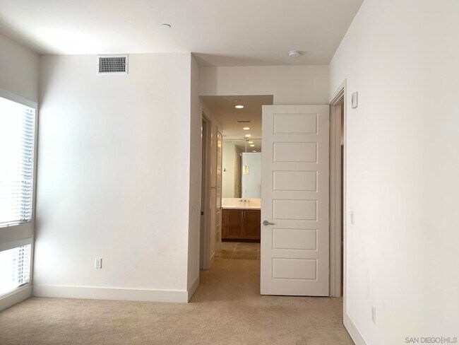 Building Photo - 8575 Aspect Dr