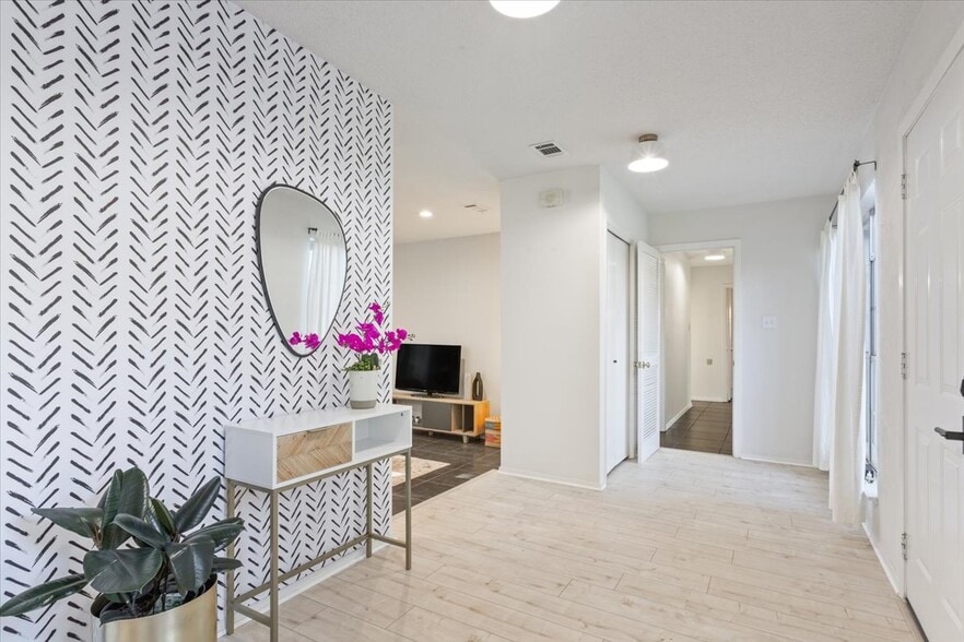 Building Photo - 12205 Midland Walk