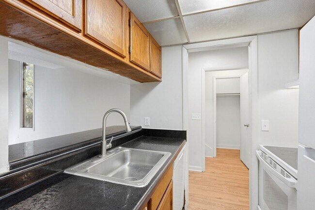 Building Photo - 1844 Larette Dr