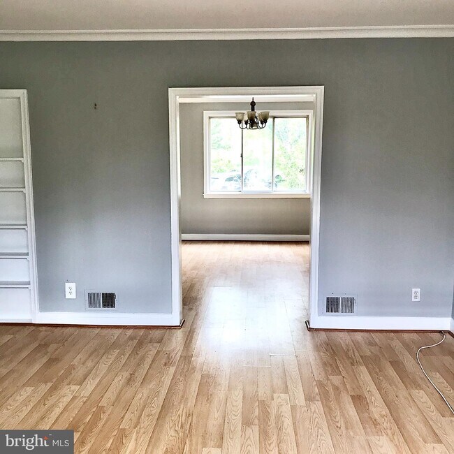 Building Photo - 121 Nunnery Ln