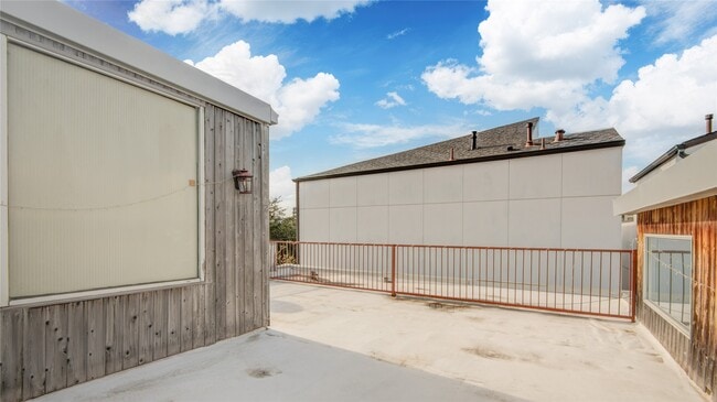 Building Photo - 3910 Austin St