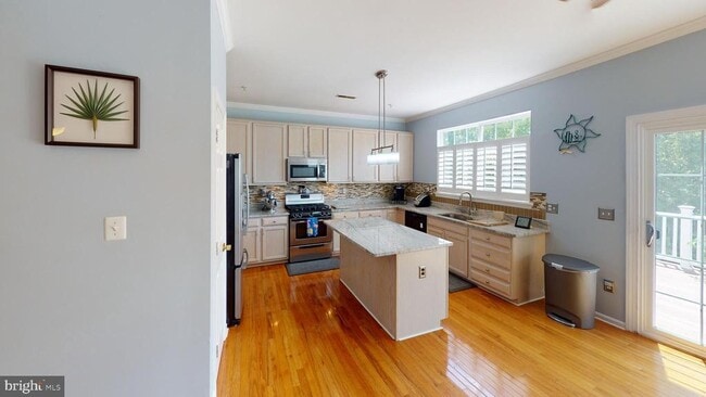 Building Photo - 719 Summertime Dr
