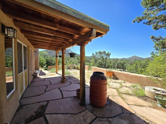 Building Photo - 8 Ute Ln