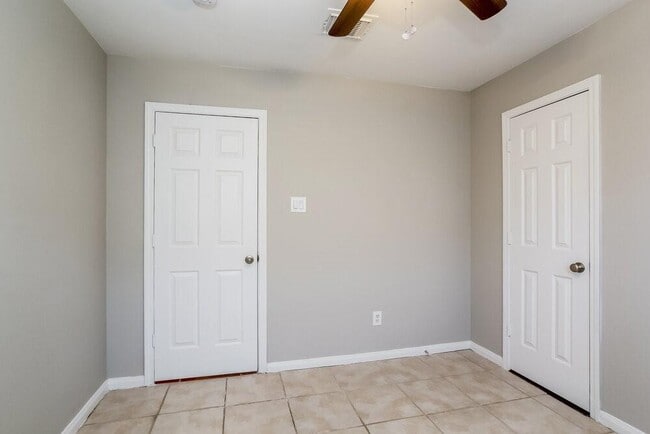 Building Photo - 2115 Beacon Light Ln