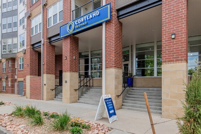 Building Photo - 418 S Reed Ct