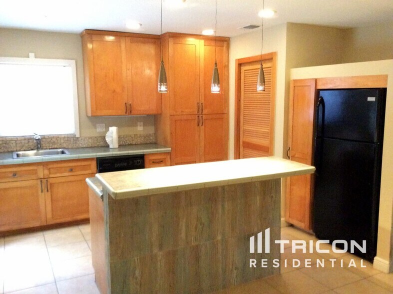 Building Photo - 2280 Winchester Dr