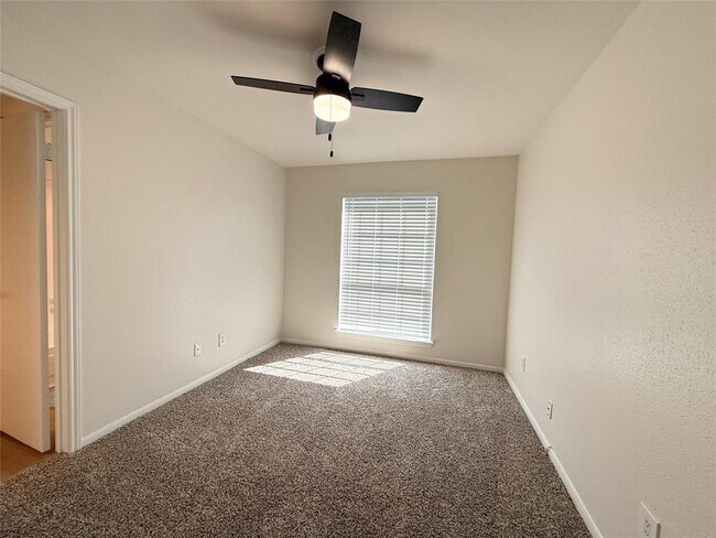 Building Photo - 1860 White Oak Dr