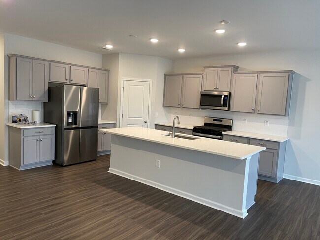 Building Photo - 3031 Ranger Dr