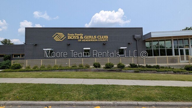 Building Photo - 1226 Martin Cir