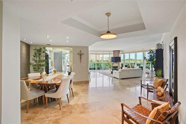 Building Photo - 715 Bayshore Dr