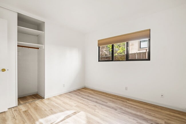 Building Photo - Secluded Rockridge 2BD | Parking Included | Near BART, Shops & Dining