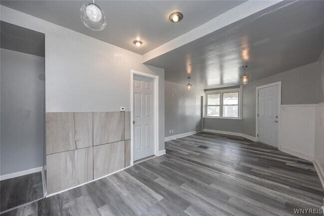 Building Photo - 1023 15th St