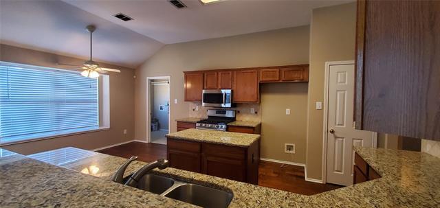 Building Photo - 10901 Camelot Dr
