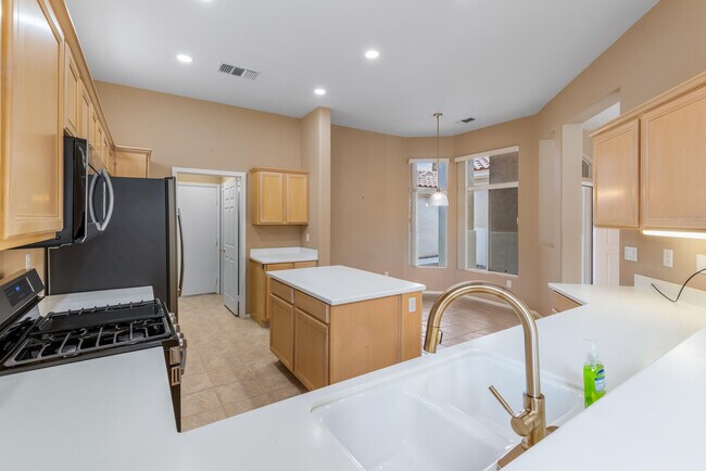 Building Photo - 78745 Platinum Dr