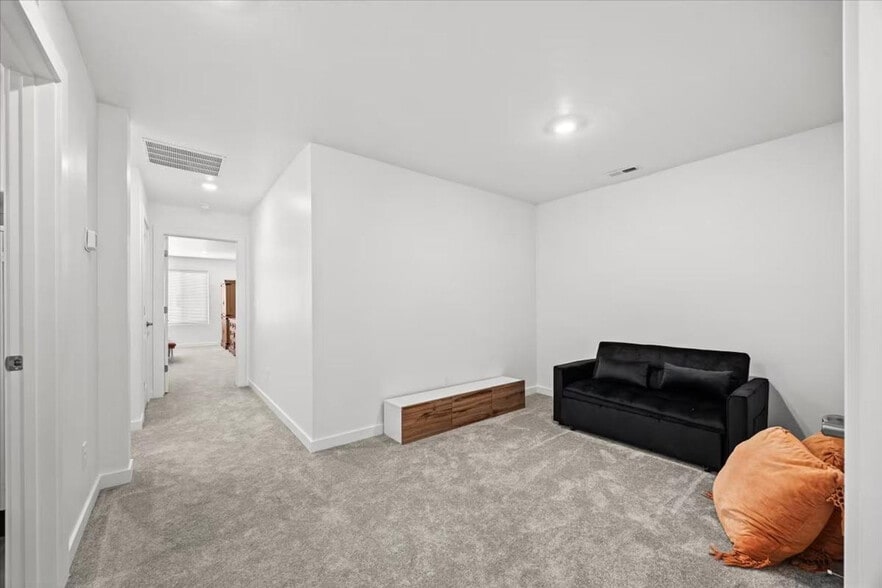 Building Photo - 195 N Nursery Ave